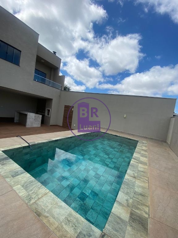 Linda casa nova com 3 dormitórios sendo 1 suíte com um ótima localização.