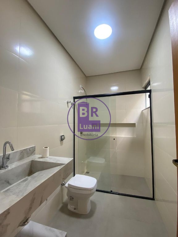 Linda casa nova com 3 dormitórios sendo 1 suíte com um ótima localização.