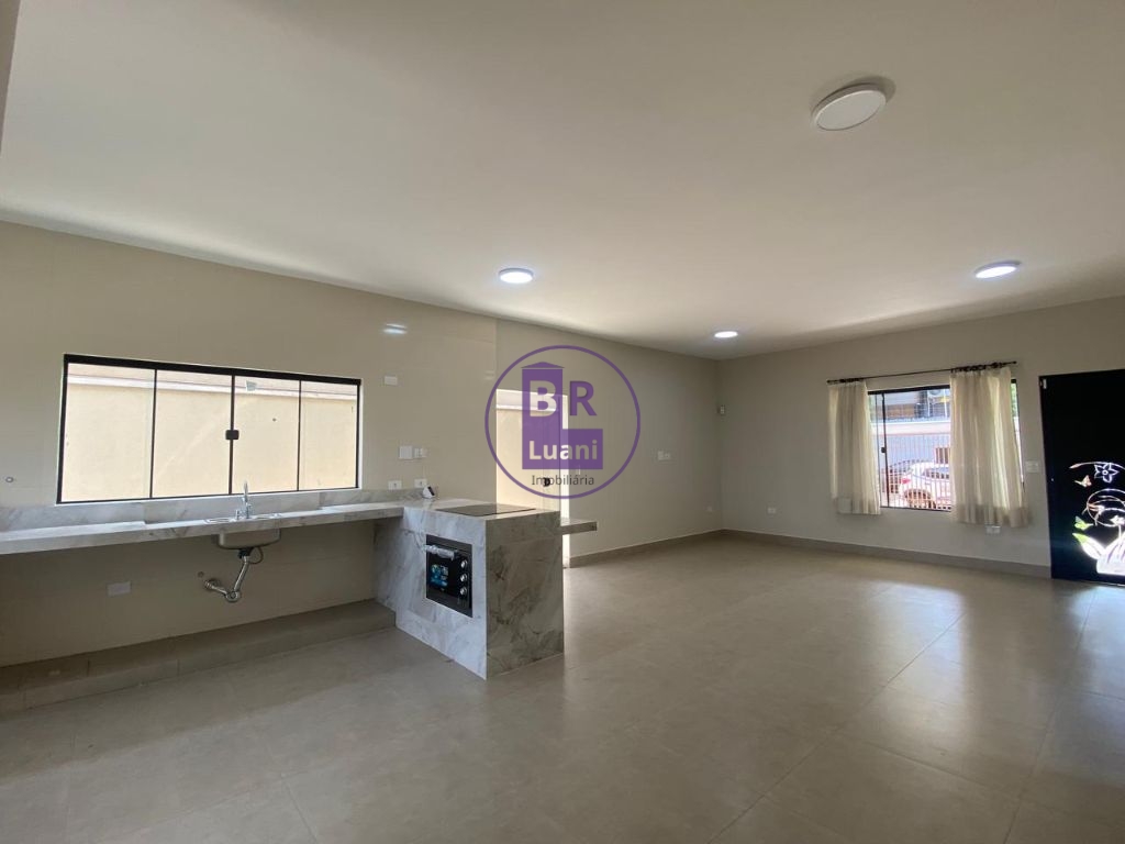 Linda casa nova com 3 dormitórios sendo 1 suíte com um ótima