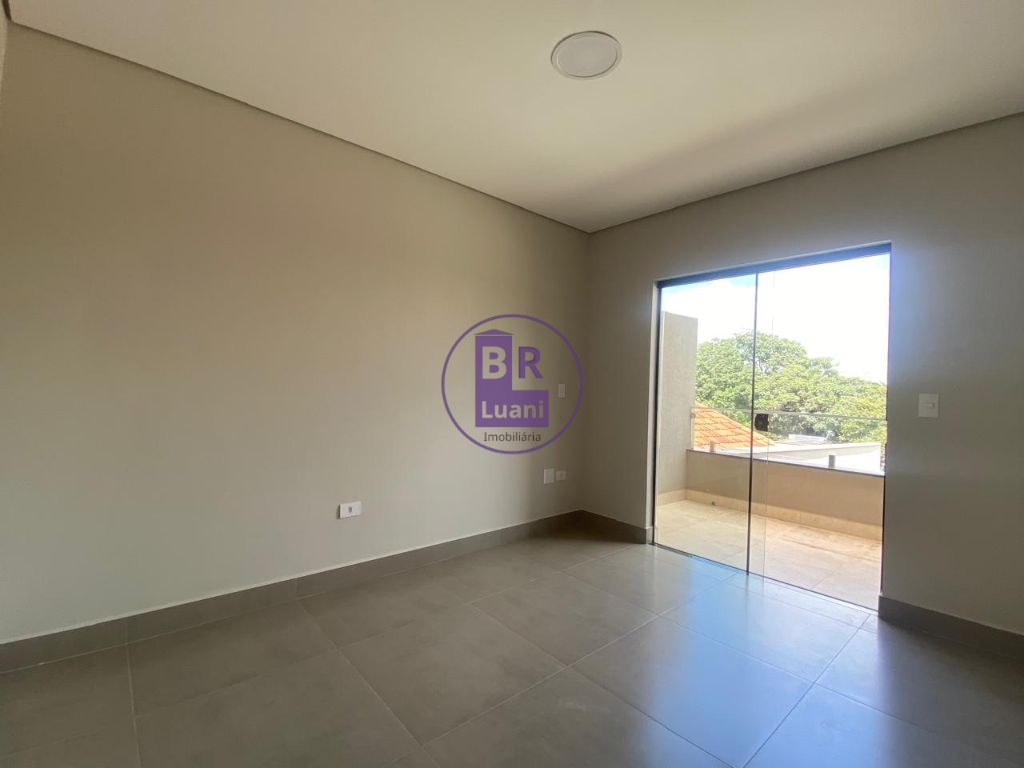 Linda casa nova com 3 dormitórios sendo 1 suíte com um ótima