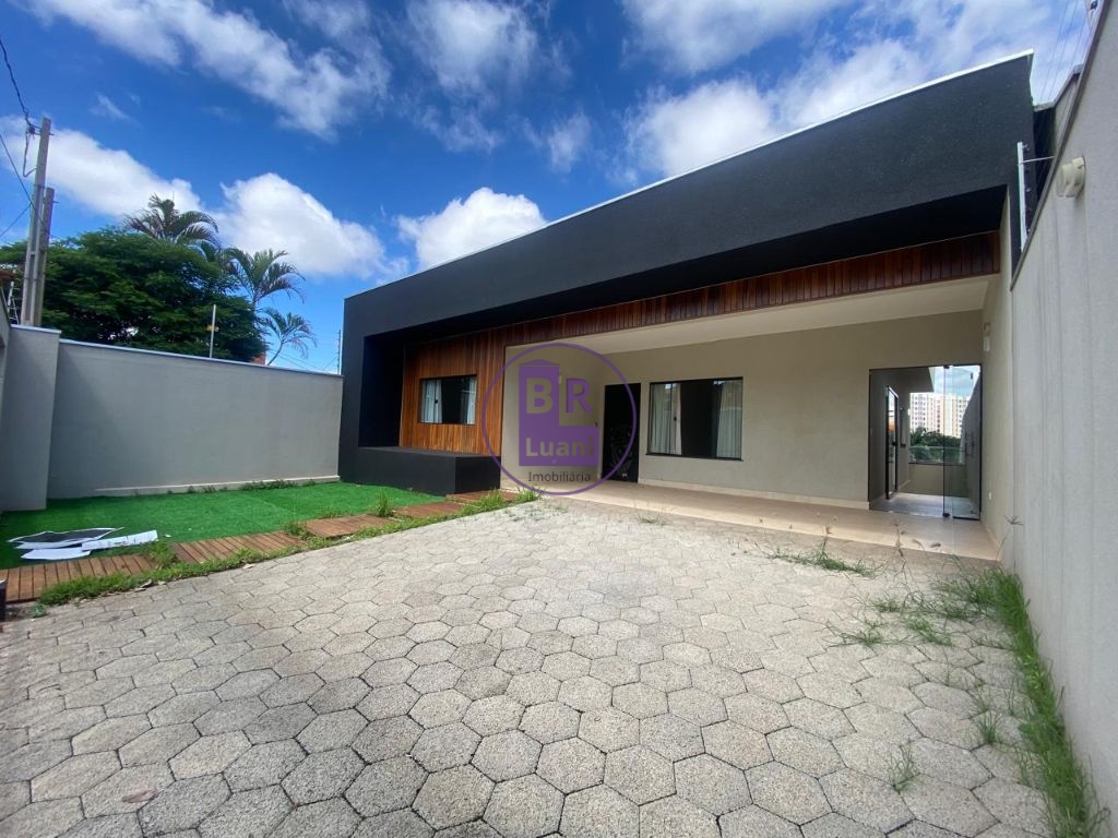 Linda casa nova com 3 dormitórios sendo 1 suíte com um ótima