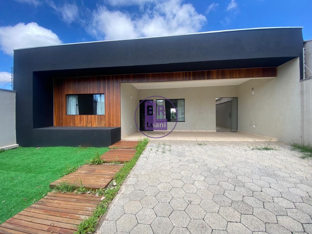 Linda casa nova com 3 dormitórios sendo 1 suíte com um ótima