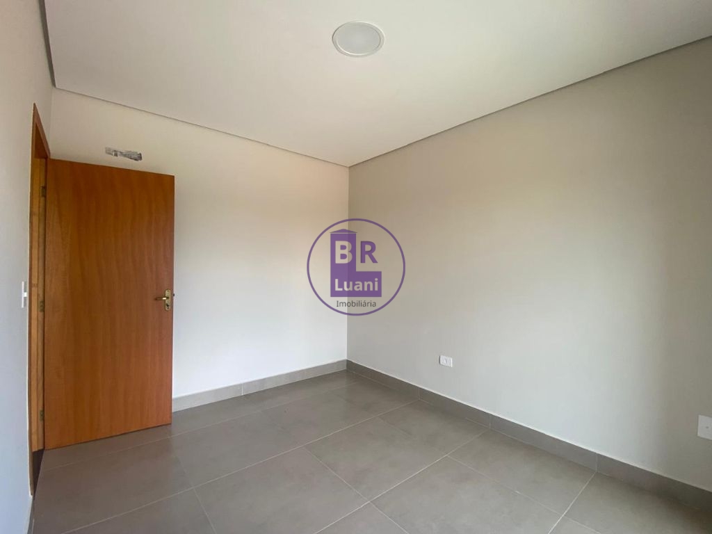 Linda casa nova com 3 dormitórios sendo 1 suíte com um ótima