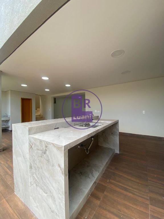 Linda casa nova com 3 dormitórios sendo 1 suíte com um ótima localização.