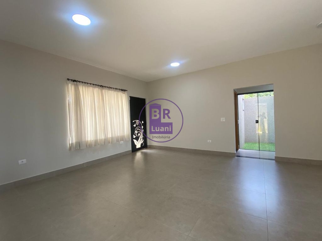 Linda casa nova com 3 dormitórios sendo 1 suíte com um ótima
