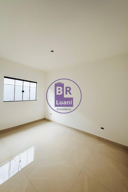 Excelente casa germinada com 2 dormitórios na região oeste.