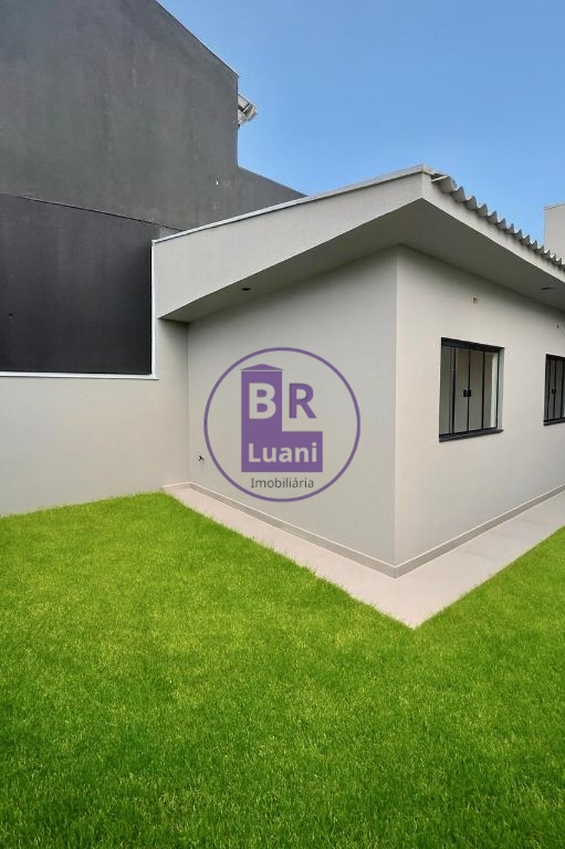 Excelente casa germinada com 2 dormitórios na região oeste.