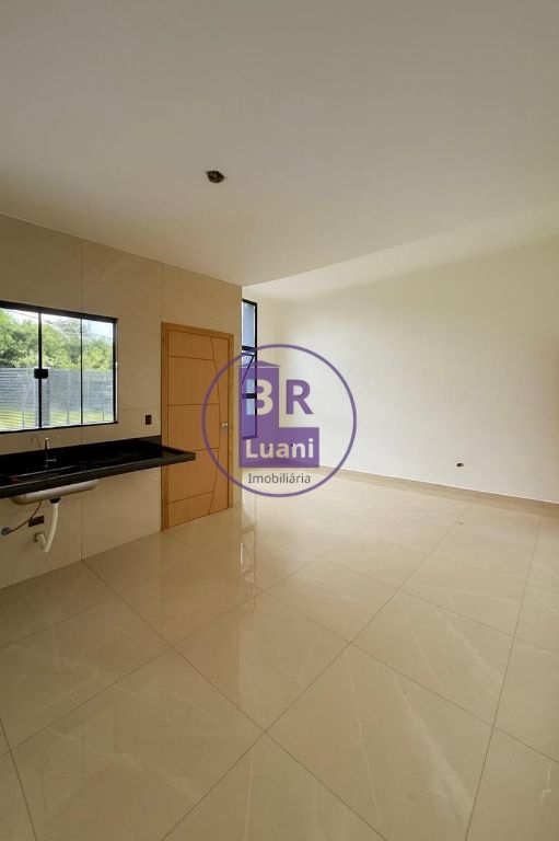 Excelente casa germinada com 2 dormitórios na região Oeste.