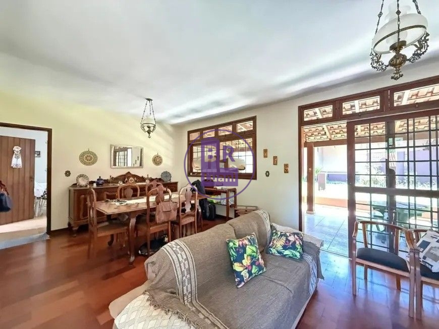 Vendo sobrado com 3 quartos e 4 banheiros no jardim maringá 