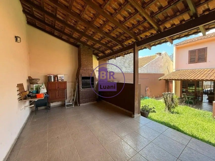Vendo sobrado com 3 quartos e 4 banheiros no jardim maringá 