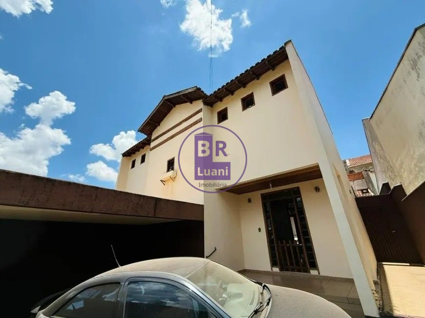 Vendo sobrado com 3 quartos e 4 banheiros no jardim maringá 