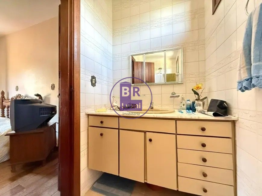 Vendo sobrado com 3 quartos e 4 banheiros no jardim maringá 