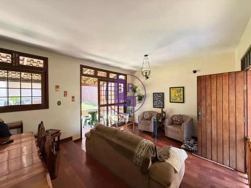 Vendo sobrado com 3 quartos e 4 banheiros no jardim maringá 
