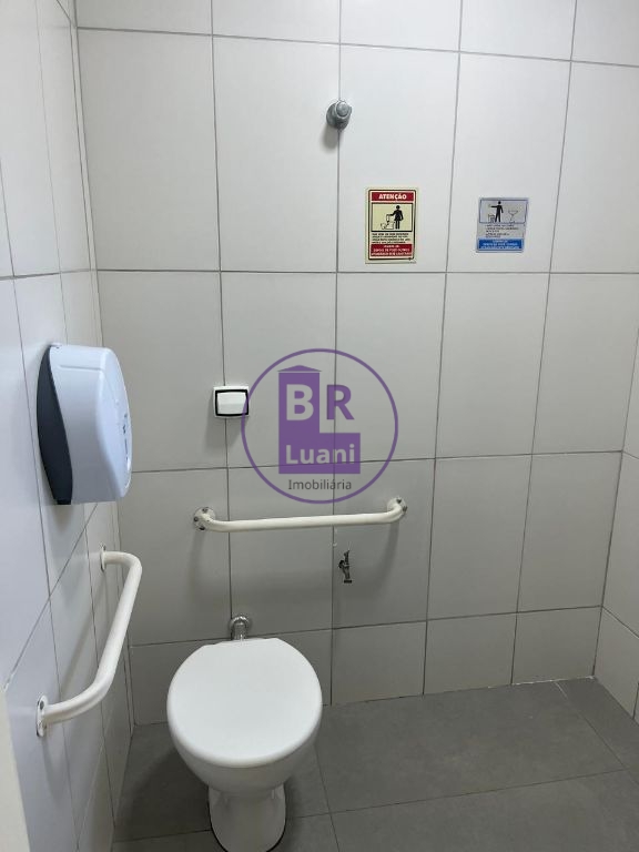 Ponto comercial para locação com 150m² com mezanino.
