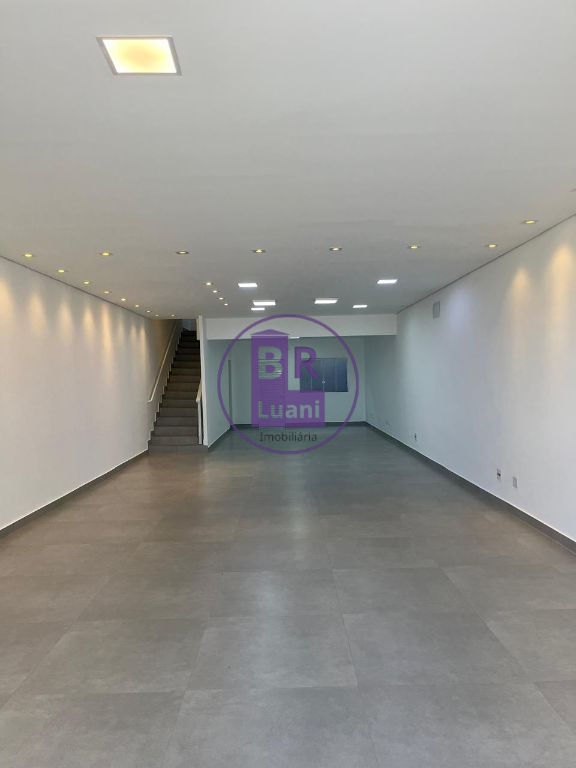 Ponto comercial para locação com 150m² com mezanino.