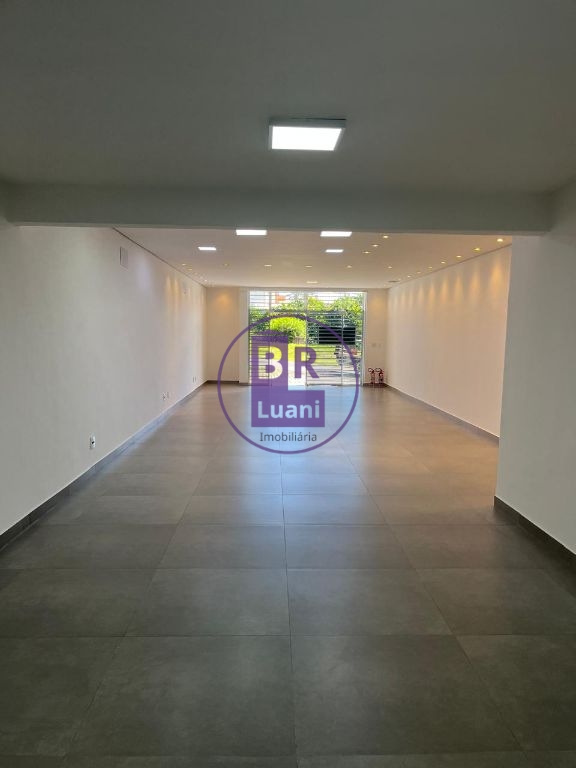Ponto comercial para locação com 150m² com mezanino.