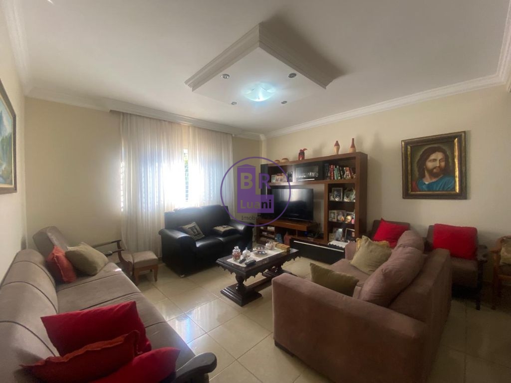 Casa térrea à venda com 3 dormitórios sendo 1 suíte