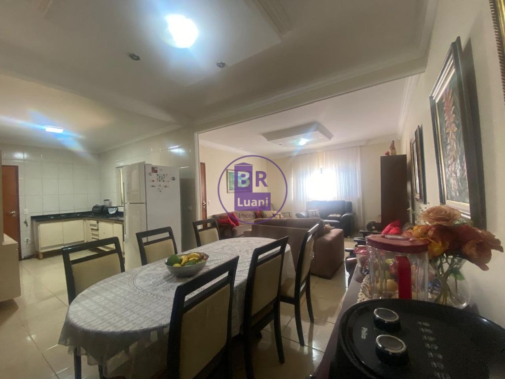 Casa térrea à venda com 3 dormitórios sendo 1 suíte