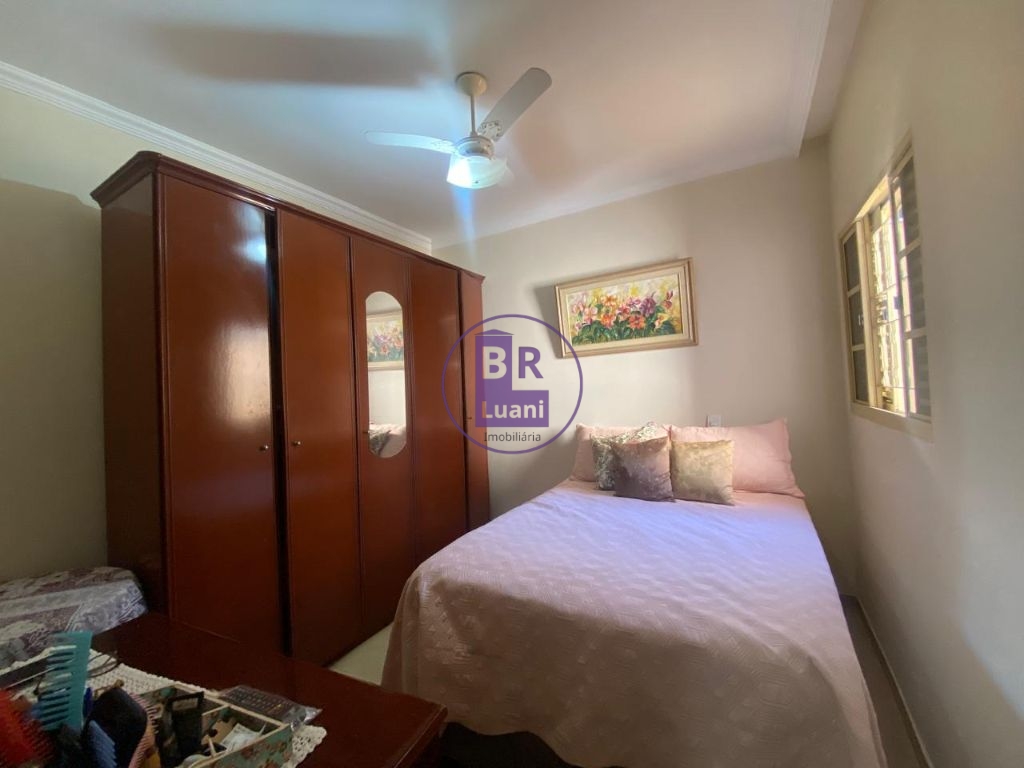 Casa térrea à venda com 3 dormitórios sendo 1 suíte