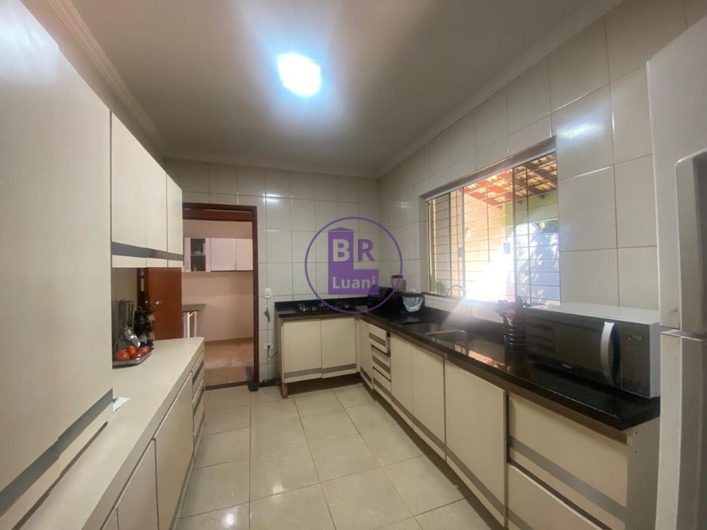 Casa térrea à venda com 3 dormitórios sendo 1 suíte