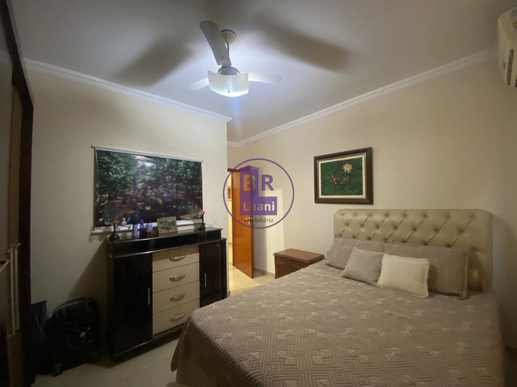 Casa térrea à venda com 3 dormitórios sendo 1 suíte