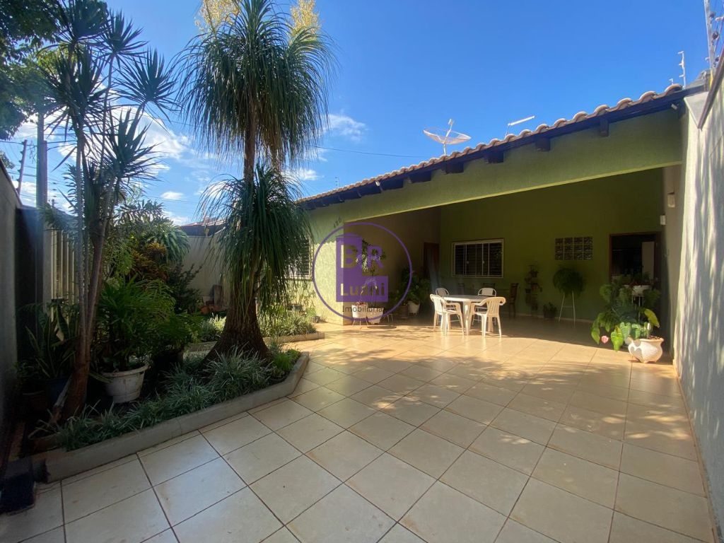 Casa térrea à venda com 3 dormitórios sendo 1 suíte