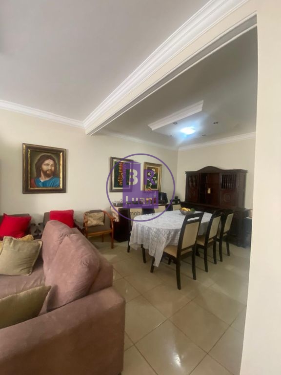 Casa térrea à venda com 3 dormitórios sendo 1 suíte