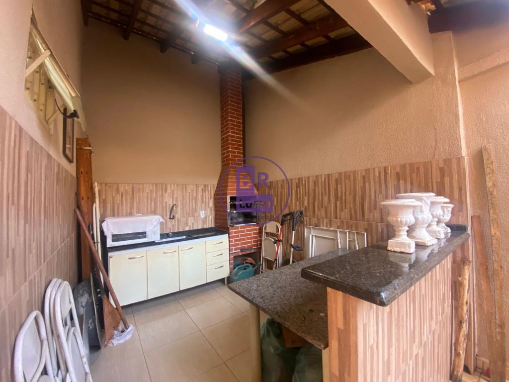 Casa térrea à venda com 3 dormitórios sendo 1 suíte