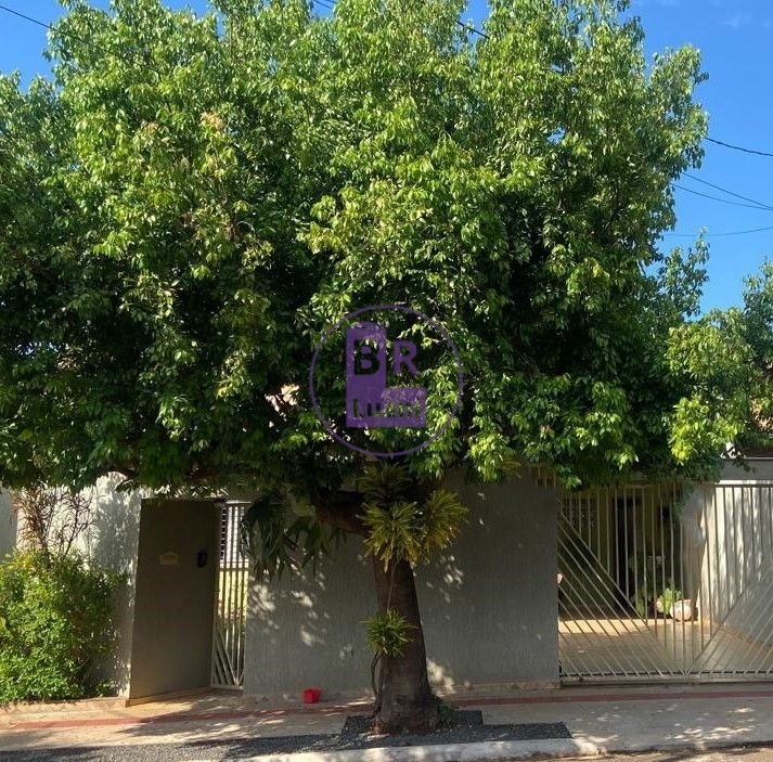 Casa térrea à venda com 3 dormitórios sendo 1 suíte