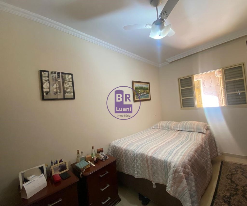 Casa térrea à venda com 3 dormitórios sendo 1 suíte