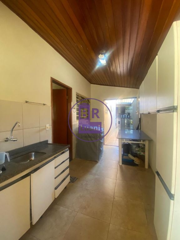 Casa térrea à venda com 3 dormitórios sendo 1 suíte
