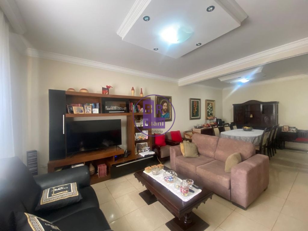 Casa térrea à venda com 3 dormitórios sendo 1 suíte
