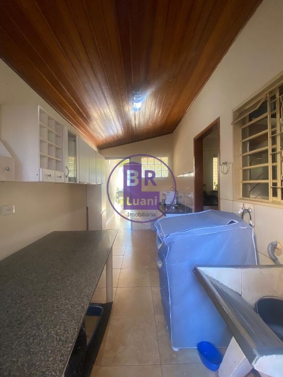 Casa térrea à venda com 3 dormitórios sendo 1 suíte
