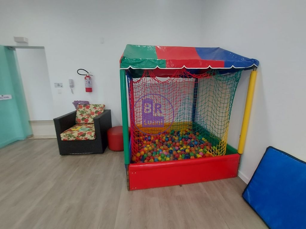 Apartamento com 3 dormitórios (1 suíte) e sacada com churras