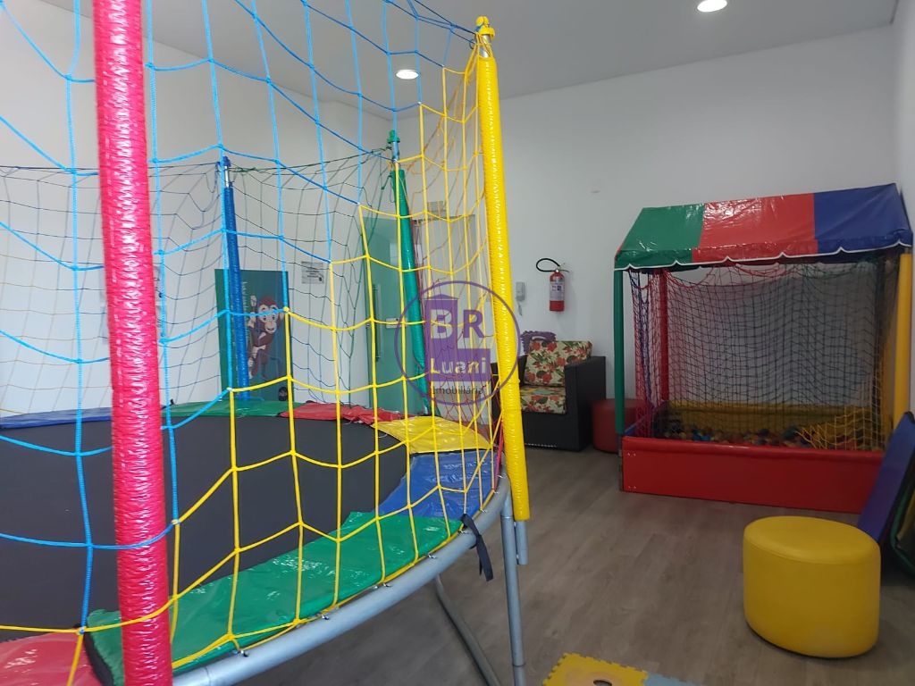 Apartamento com 3 dormitórios (1 suíte) e sacada com churras