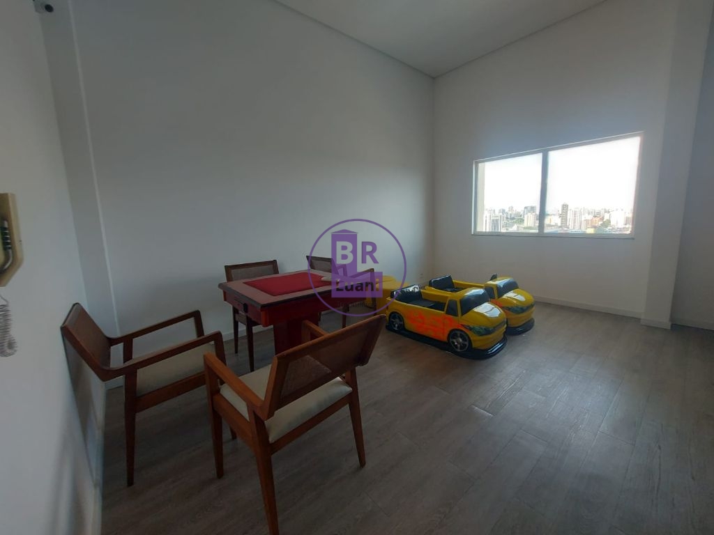 Apartamento com 3 dormitórios (1 suíte) e sacada com churras