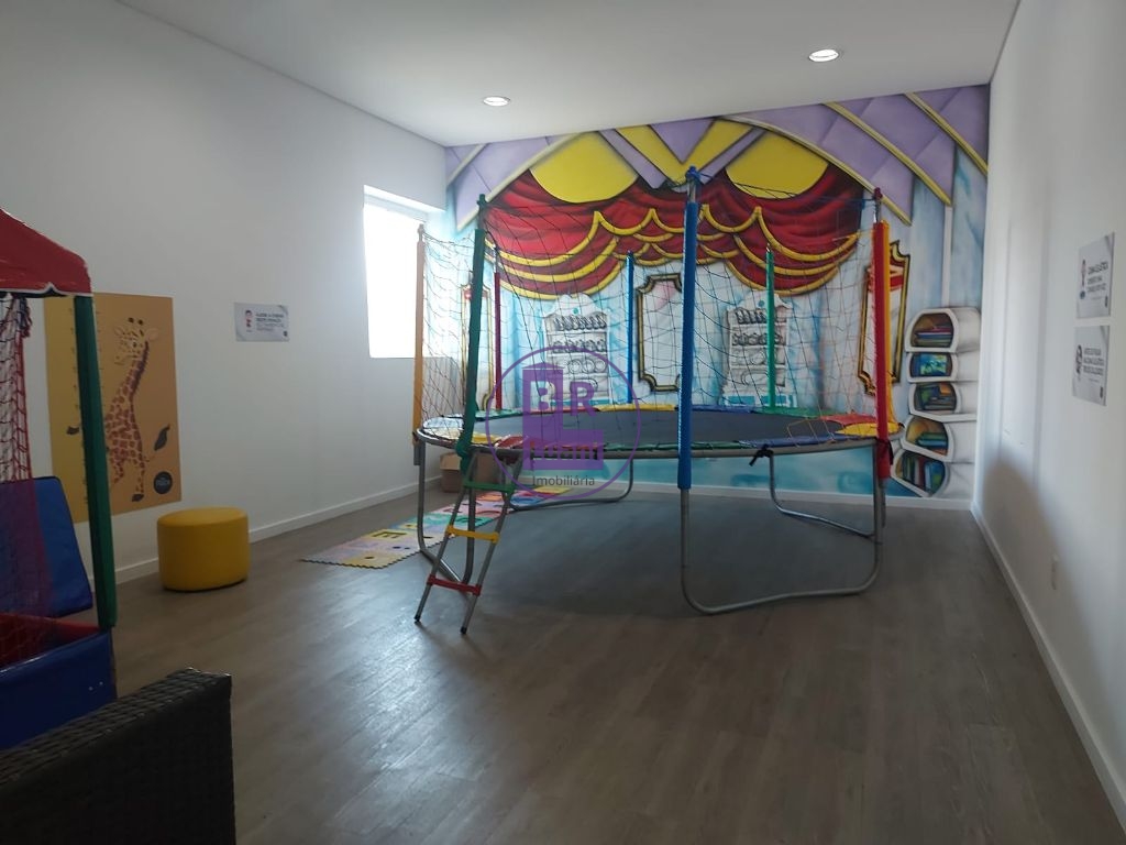 Apartamento com 3 dormitórios (1 suíte) e sacada com churras