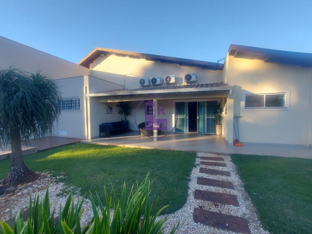 Casa luxuosa com 4 amplas suítes em condomínio no bairro san