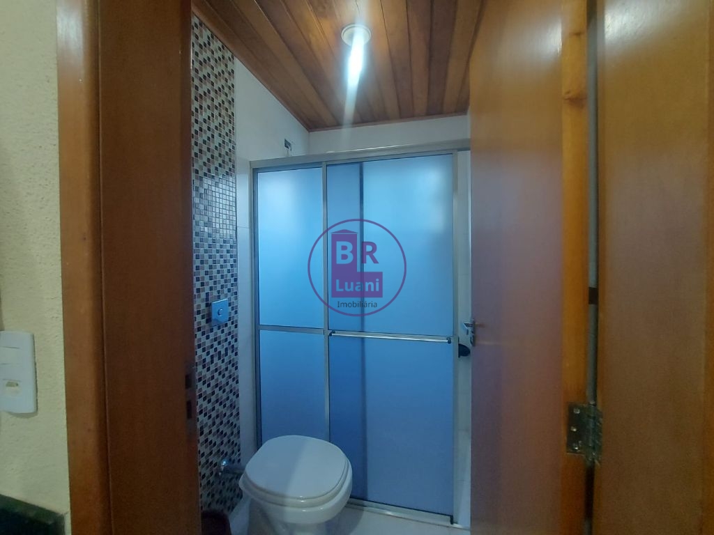 Casa luxuosa com 4 amplas suítes em condomínio no bairro san
