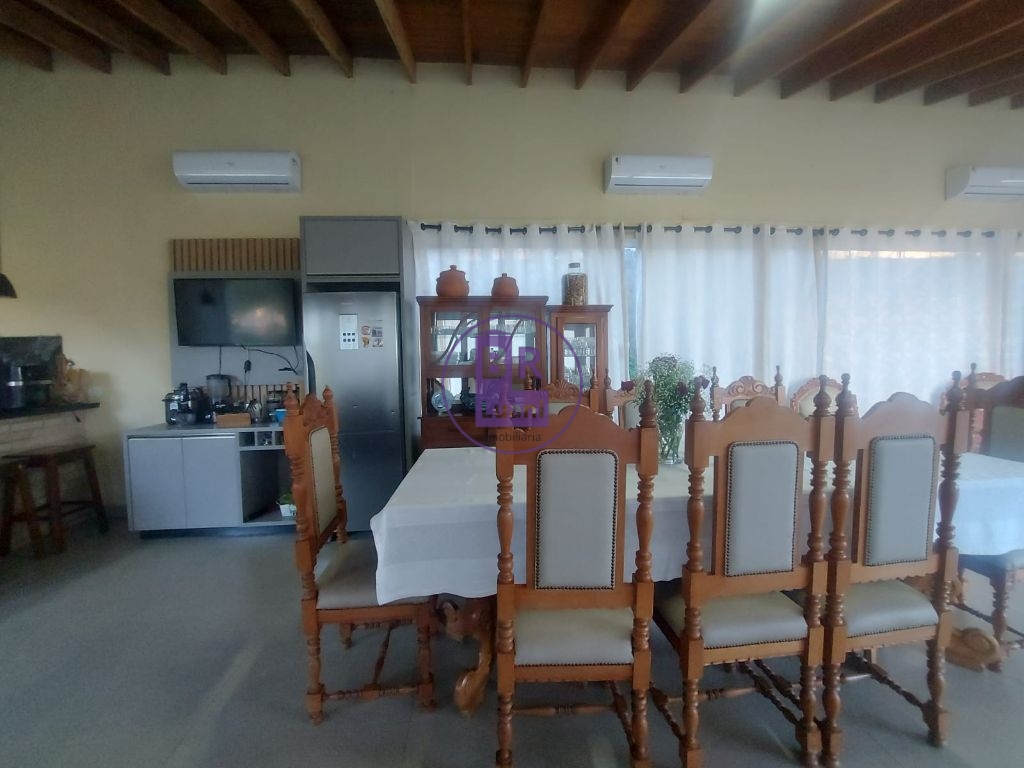 Casa luxuosa com 4 amplas suítes em condomínio no bairro san