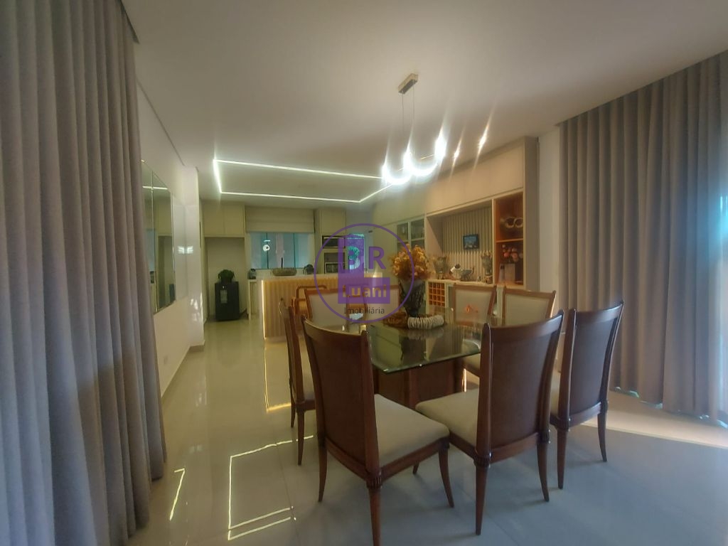 Casa luxuosa com 4 amplas suítes em condomínio no bairro san