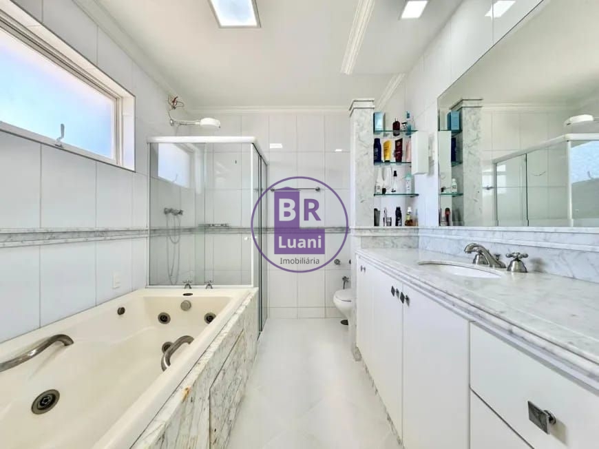 Sobrado 3 andares, 396m2, 4 suítes e área de lazer completa no Jardim Andrade