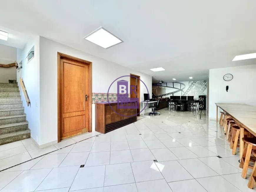 Sobrado 3 andares, 396m2, 4 suítes e área de lazer completa no Jardim Andrade