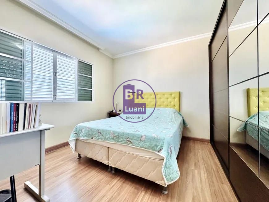 Sobrado 3 andares, 396m2, 4 suítes e área de lazer completa no Jardim Andrade