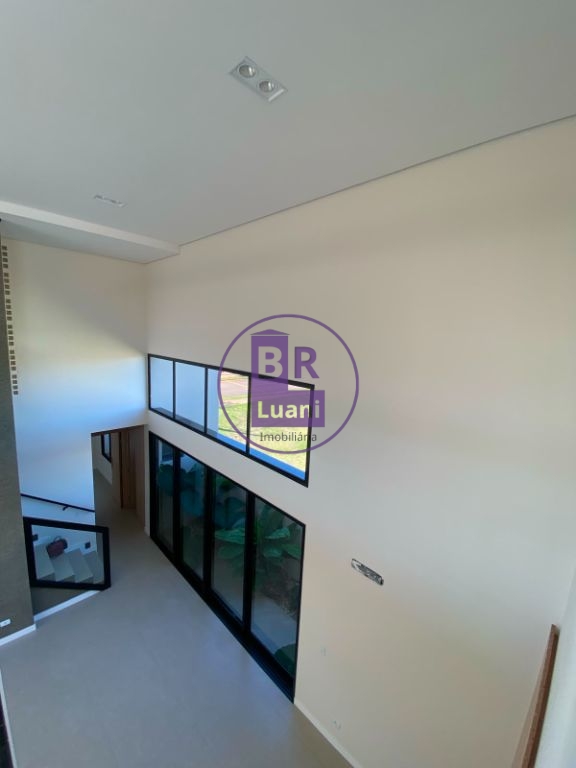 Residência Exclusiva com 4 Dormitórios e Espaço Gourmet no Condomínio Araçari.
