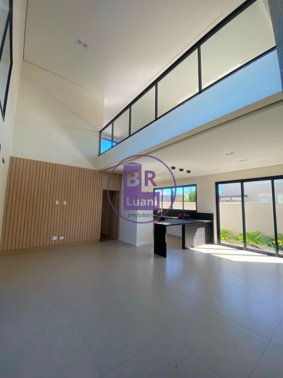 Residência exclusiva com 4 dormitórios e espaço gourmet no c