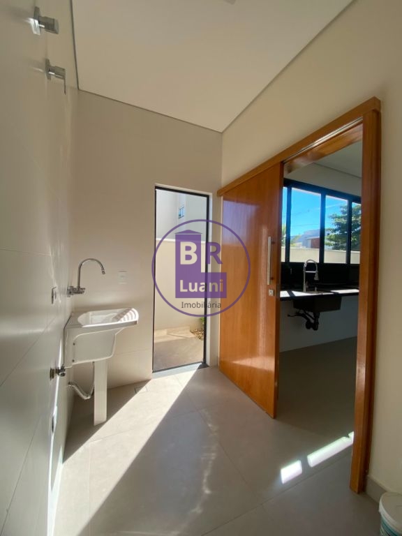 Residência exclusiva com 4 dormitórios e espaço gourmet no c