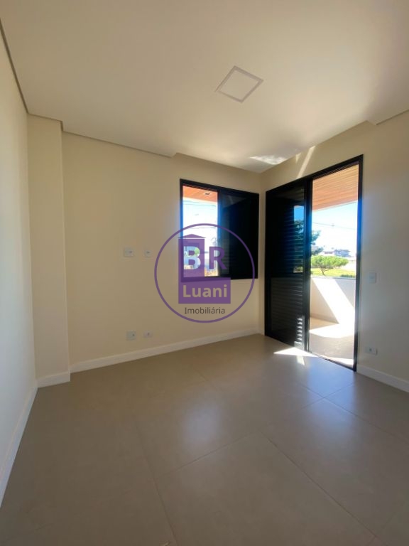 Residência exclusiva com 4 dormitórios e espaço gourmet no c
