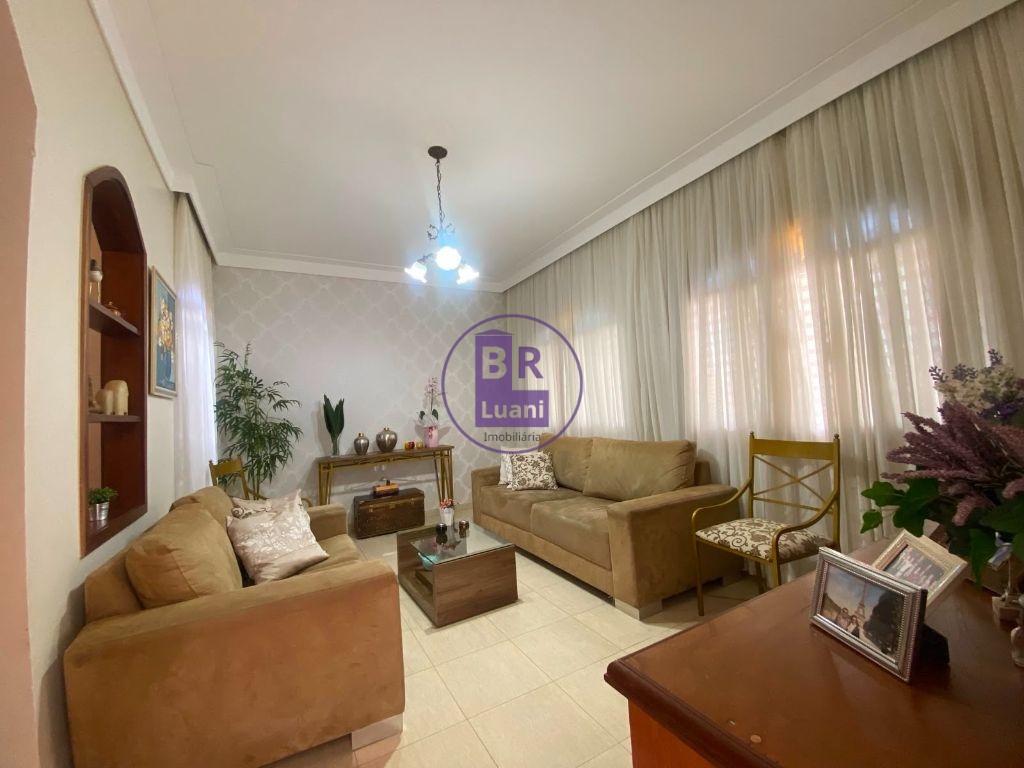 Casa 200m2 3 quartos jardim champagnat – com jacuzzi, edícul