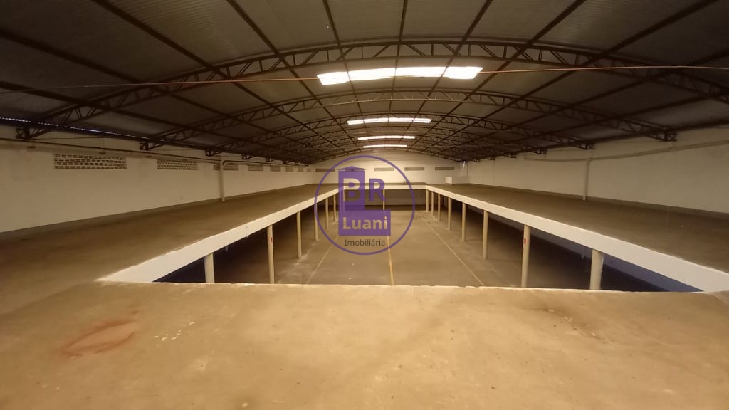 Galpão 980 m² sendo 800m² a.util 500m² mesanino pé-direito d